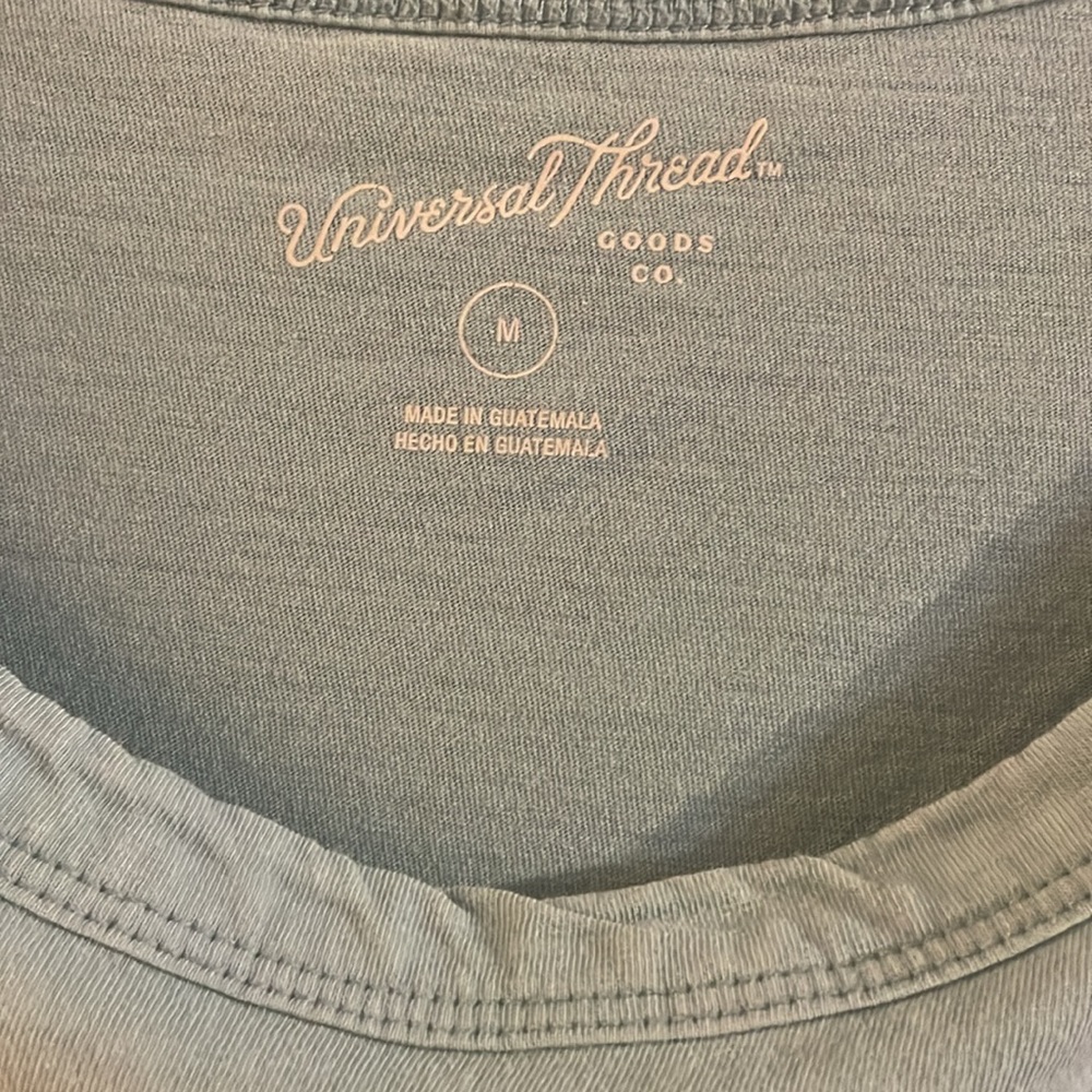 Universal Threads tee - Picture 2 of 3